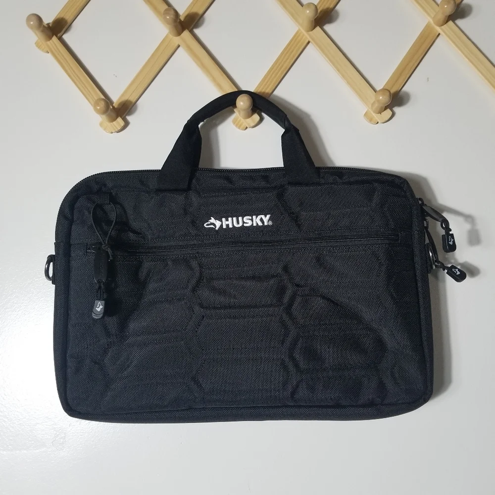 LIKE NEW HUSKY HEAVY DUTY BRIEFCASE